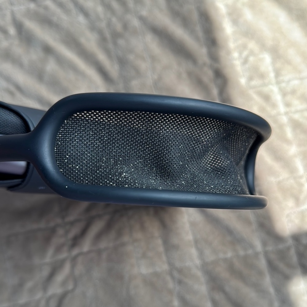 Black Apple AirPods Max - Picture 6 of 7